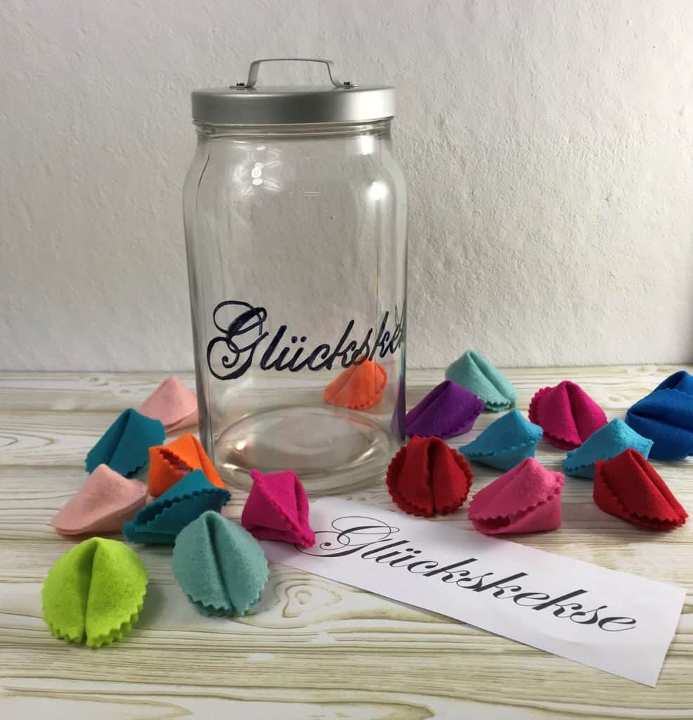 DIY Glückskekse aus Filz DIY Glückskekse aus Filz